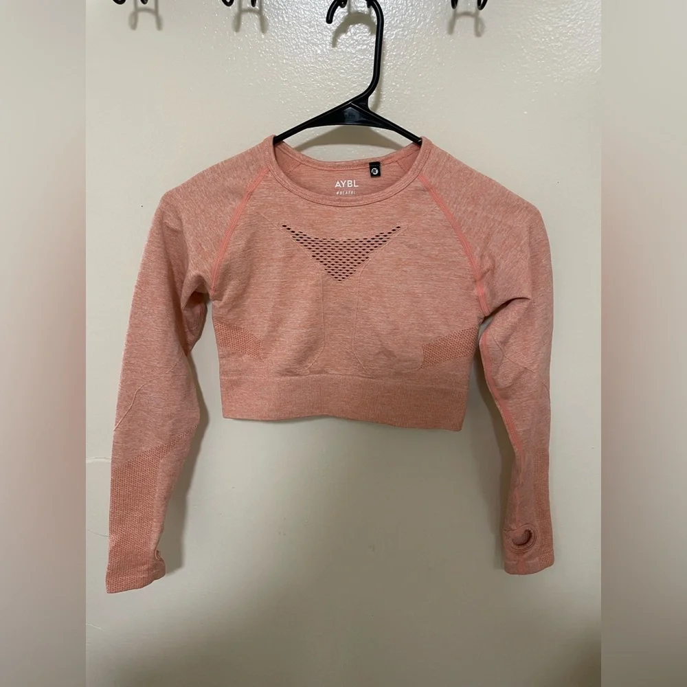 ✨Aybl Motion Collection Crop Top Size S - Picture 2 of 8